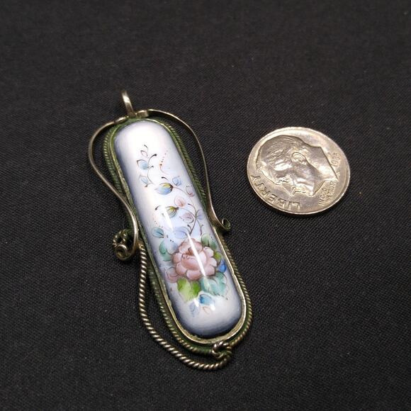 Vintage 1940s Russian Filigree Hand Painted Floral Pendant, Porcelain Floral Pin - Picture 10 of 10